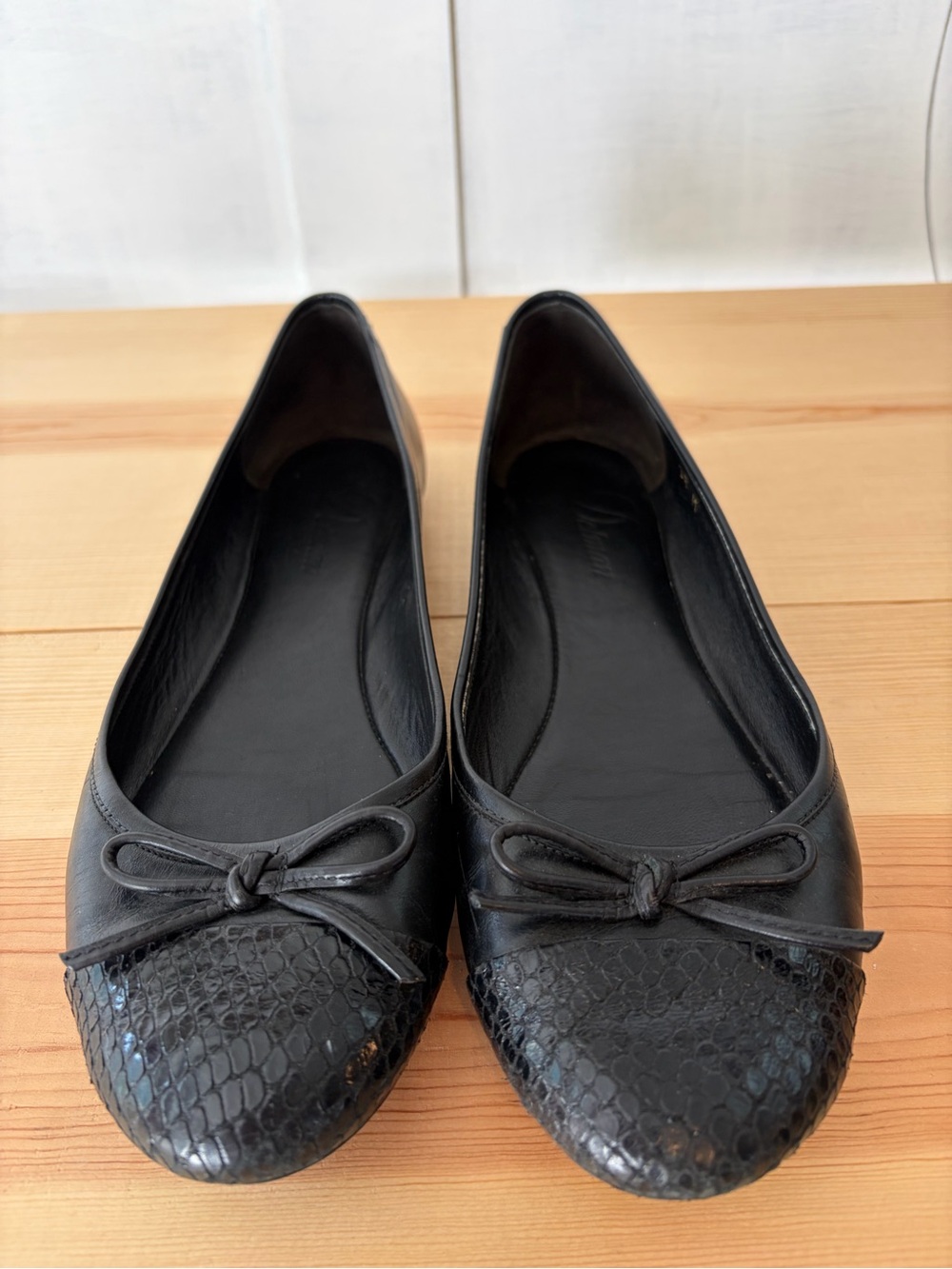 Black Delman Women's Leather Ballet Flats with Bow